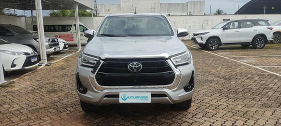 TOYOTA HILUX 2.8 D-4D TURBO DIESEL CD SRX 4X4 AUTOMÁTICO TOYOTA HILUX 2.8 D-4D TURBO DIESEL CD SRX 4X4 AUTOMÁTICO